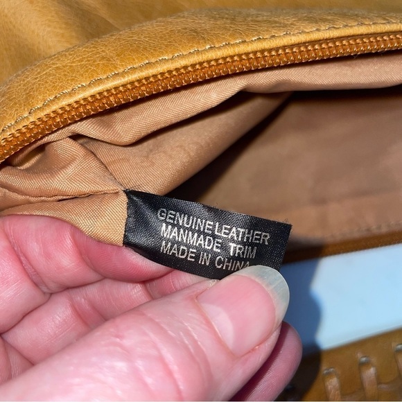 Auricle Orange Leather Shoulder Bag | Tapered Design - Picture 8 of 15